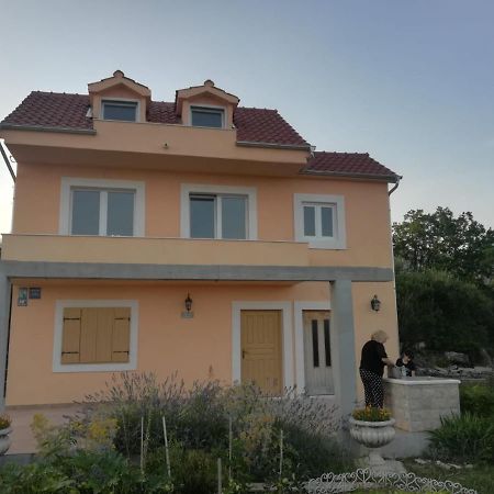 Castello Flower Apartment Каштела Экстерьер фото