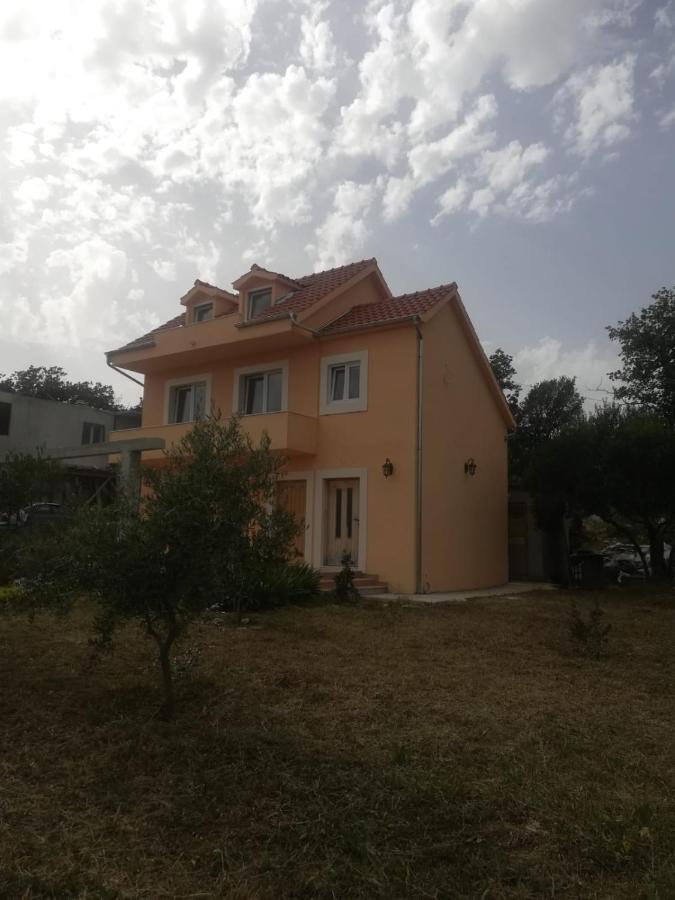 Castello Flower Apartment Каштела Экстерьер фото