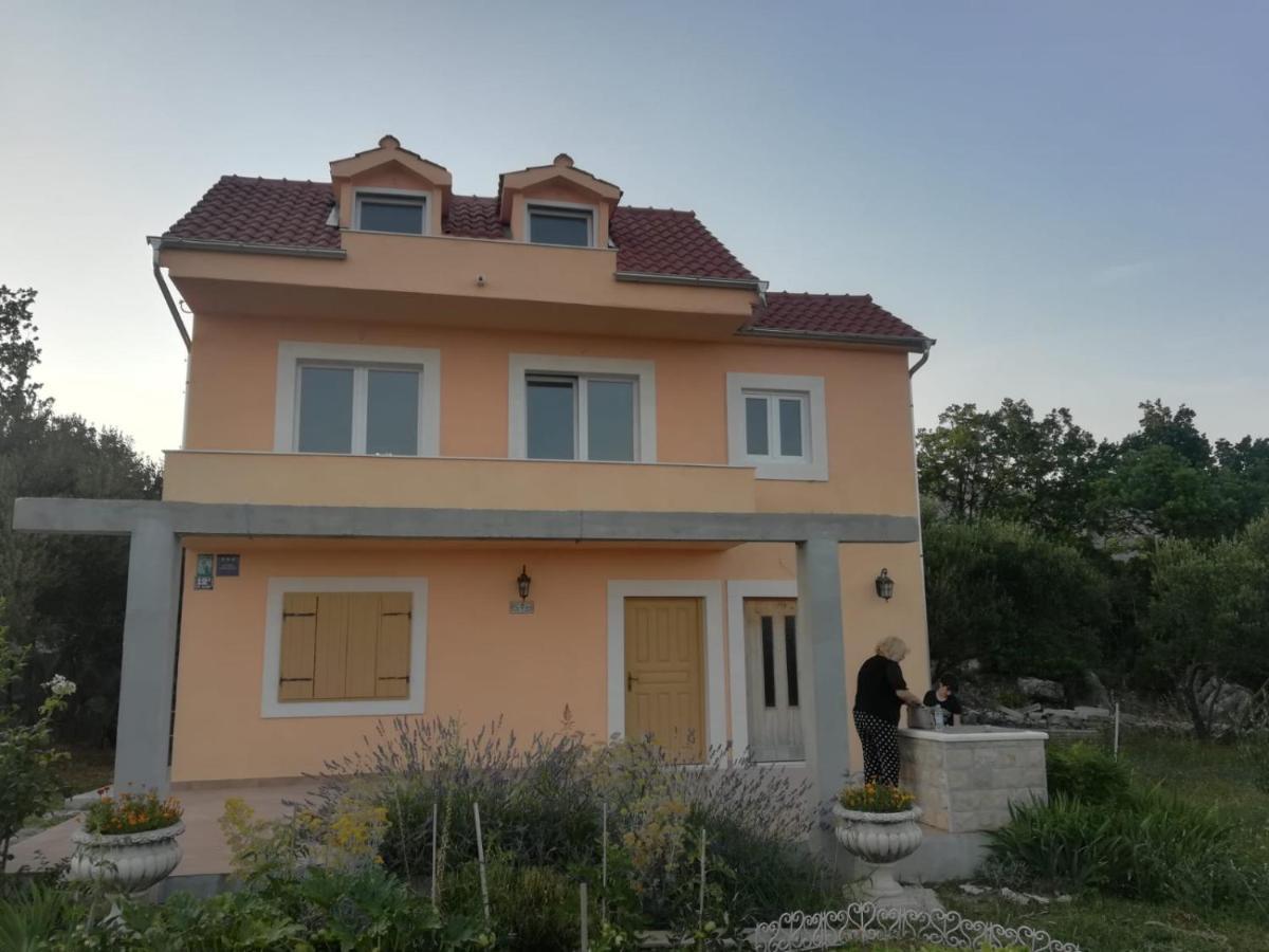 Castello Flower Apartment Каштела Экстерьер фото