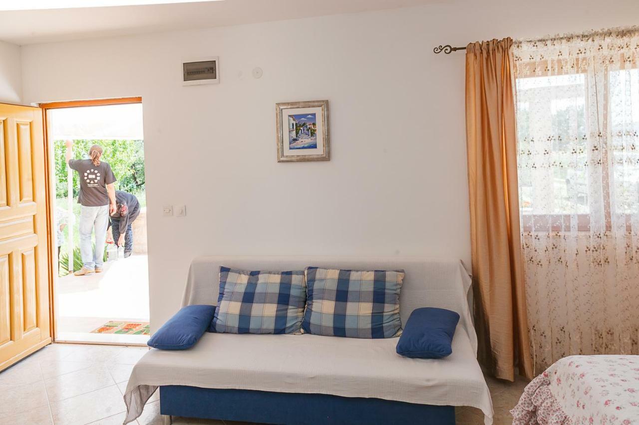 Castello Flower Apartment Каштела Экстерьер фото